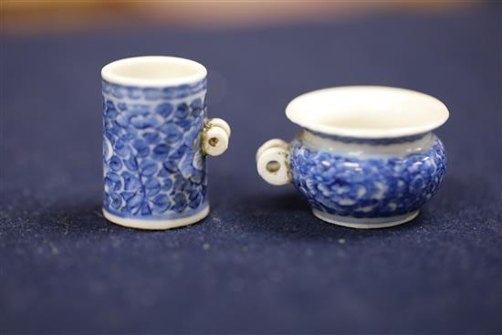 Two Chinese blue and white bird feeders, 19th century, H. 3.3cm and 1.9cm, boxed